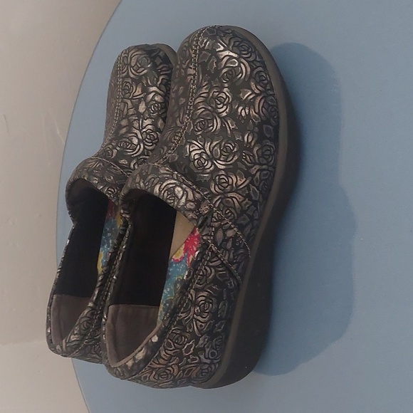 Softwalk Black Floral Slip-On Shoes - Picture 2 of 8